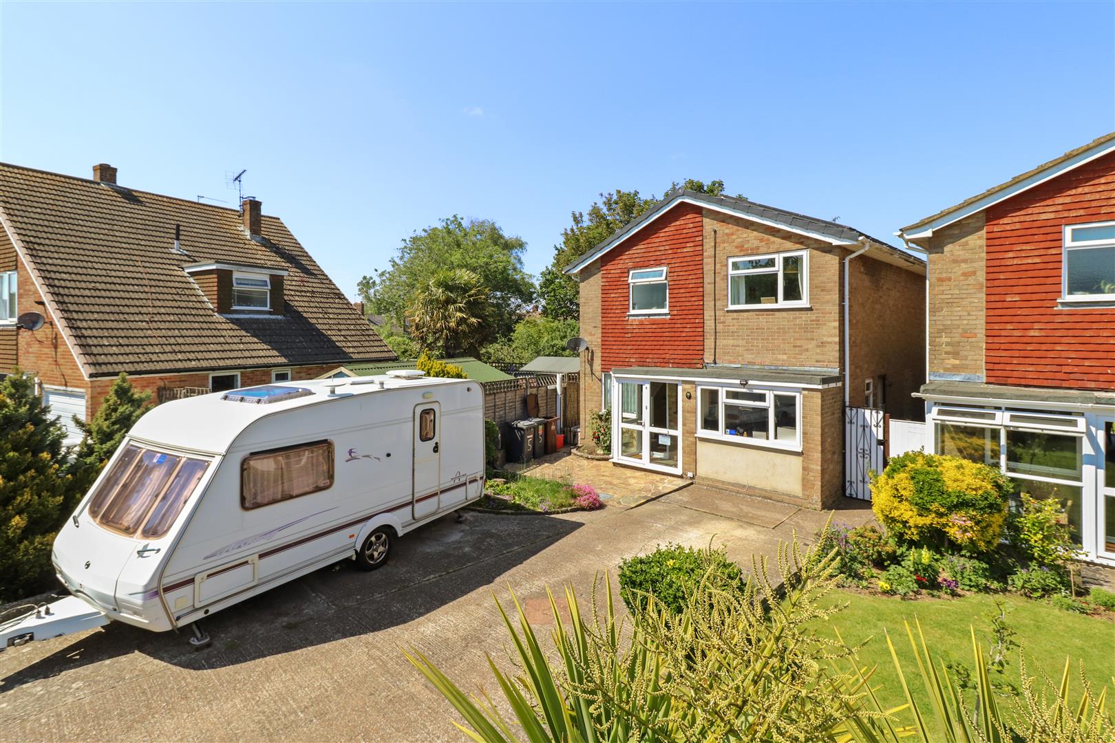 Property Details for Manor Park Road Hailsham East Sussex BN27 3AT Stevens and Carter Estate